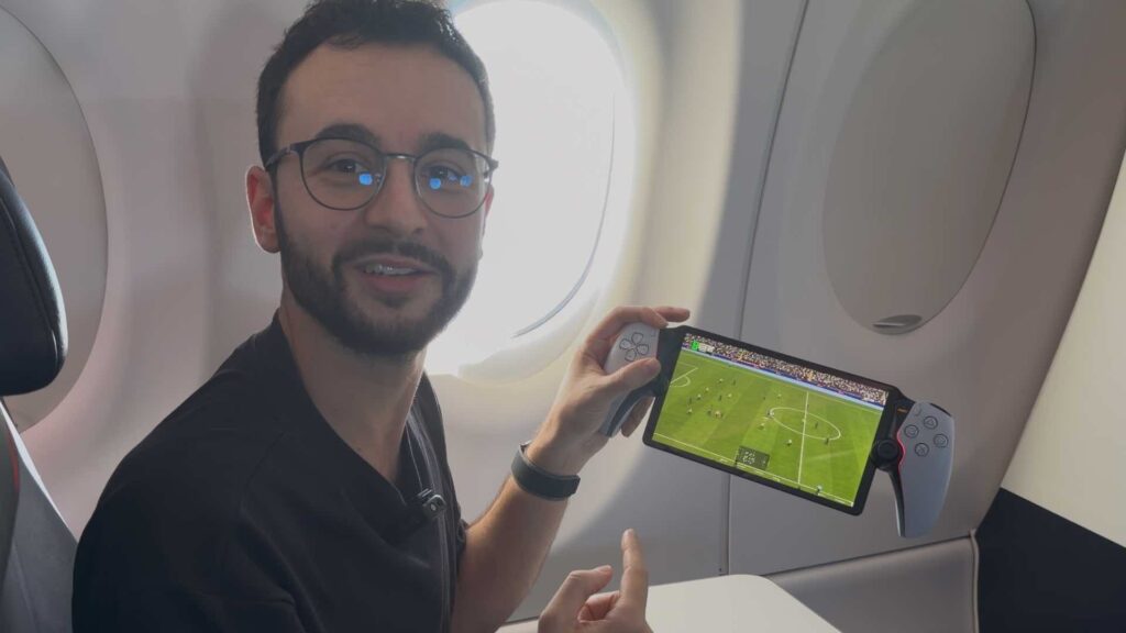 Le PlayStation Portal en cloud gaming depuis un avion fonctionne chez Air France. // Source : Numerama