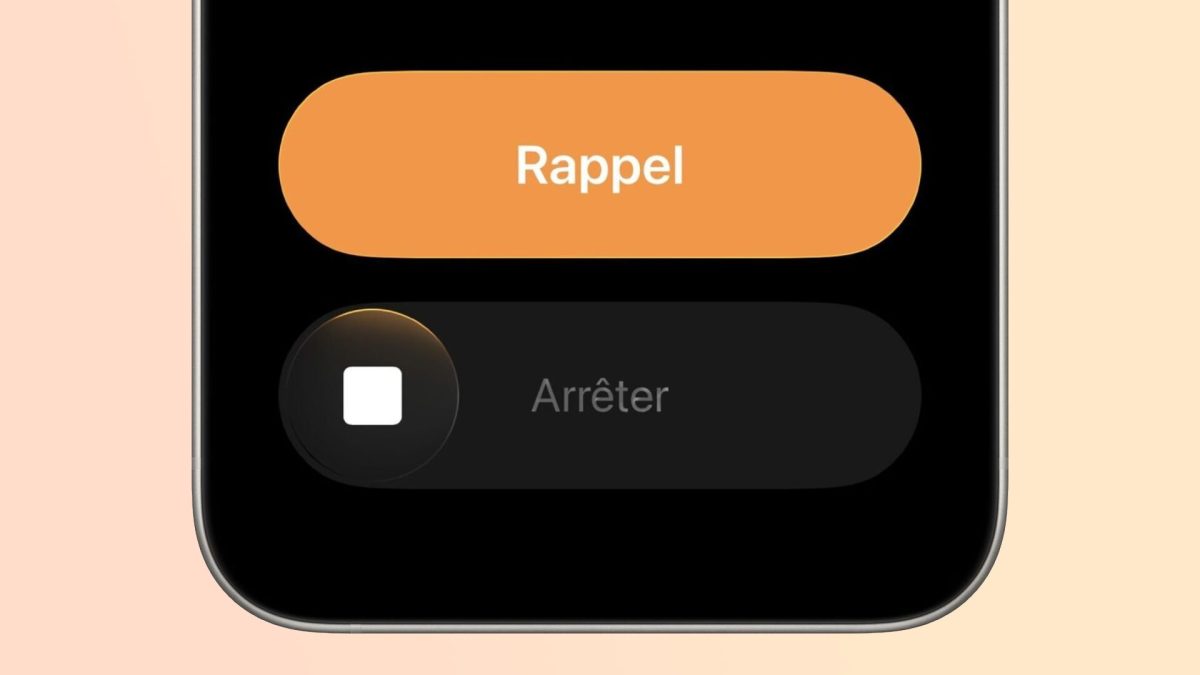 Le nouveau radio réveil en plein écran d'iOS 26.1. // Source : Numerama Le nouveau radio réveil en plein écran d'iOS 26.1. // Source : Numerama