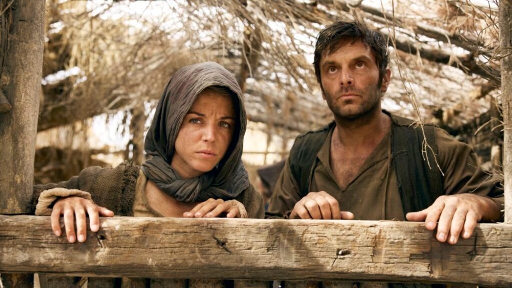 Alice Isaaz et Pio Marmaï dans Néro // Source : Netflix Alice Isaaz et Pio Marmaï dans Néro // Source : Netflix