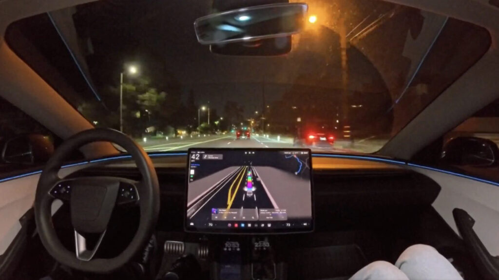 Tesla FSD en mode Mad Max // Source : Extrait vidéo sur X de @WholeMarsBlog Tesla FSD en mode Mad Max // Source : Extrait vidéo sur X de @WholeMarsBlog