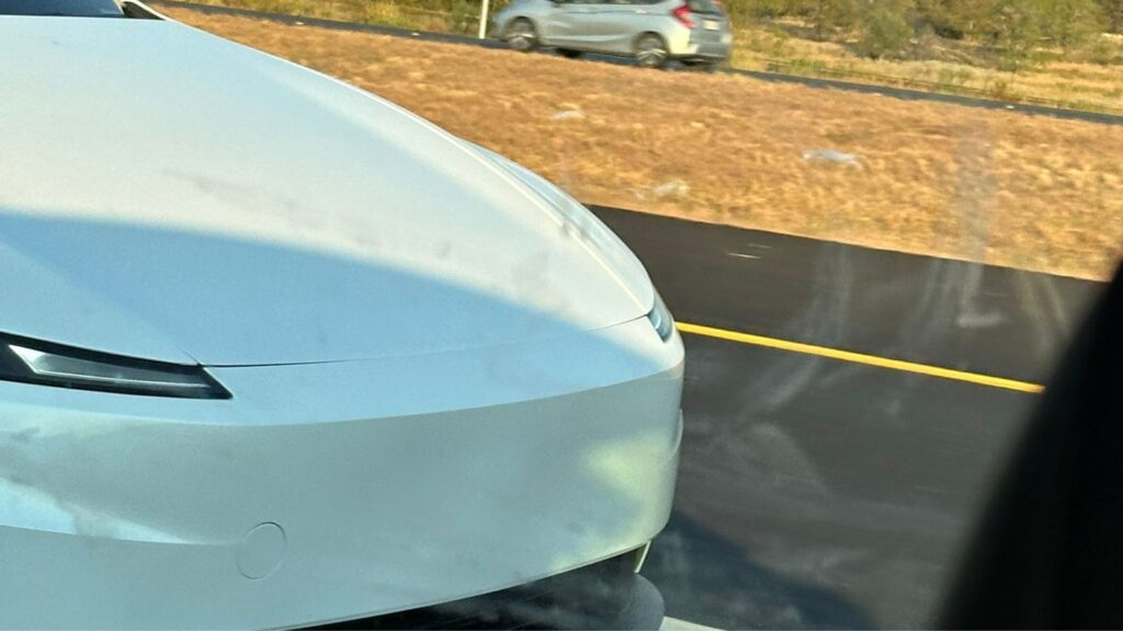 Le Tesla Model Y abordable surpris sur la route // Source : Ryan Mable via X Le Tesla Model Y abordable surpris sur la route // Source : Ryan Mable via X