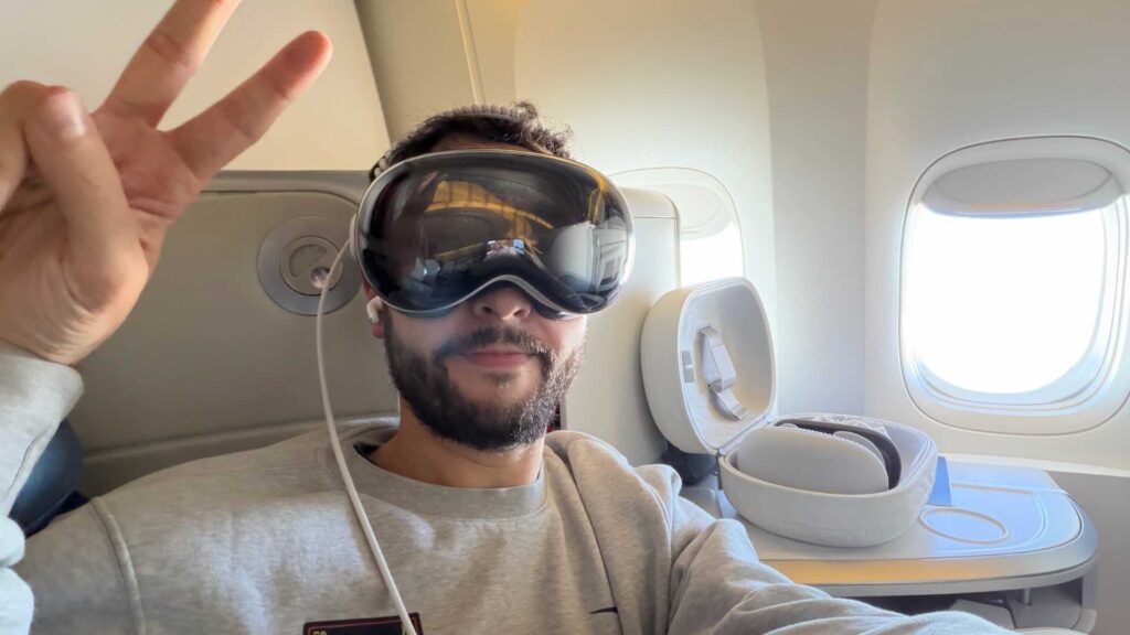 L'Apple Vision Pro est un produit incroyable en avion. // Source : Numerama