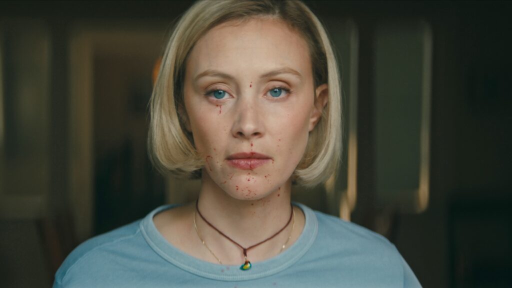 Sarah Gadon dans Indociles // Source : Netflix Sarah Gadon dans Indociles // Source : Netflix