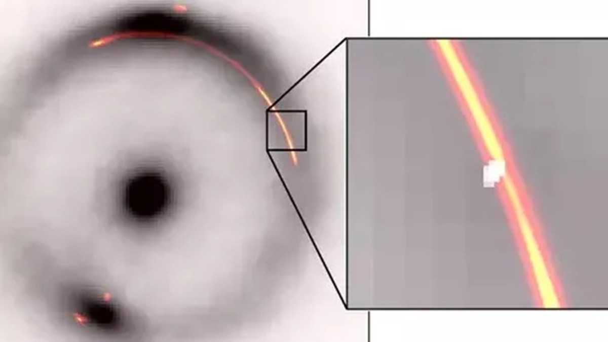 L'anneau d'Einstein et l'arc gravitationnel formé par le mystérieux objet. Source : Keck/EVN/GBT/VLBA L'anneau d'Einstein et l'arc gravitationnel formé par le mystérieux objet. Source : Keck/EVN/GBT/VLBA