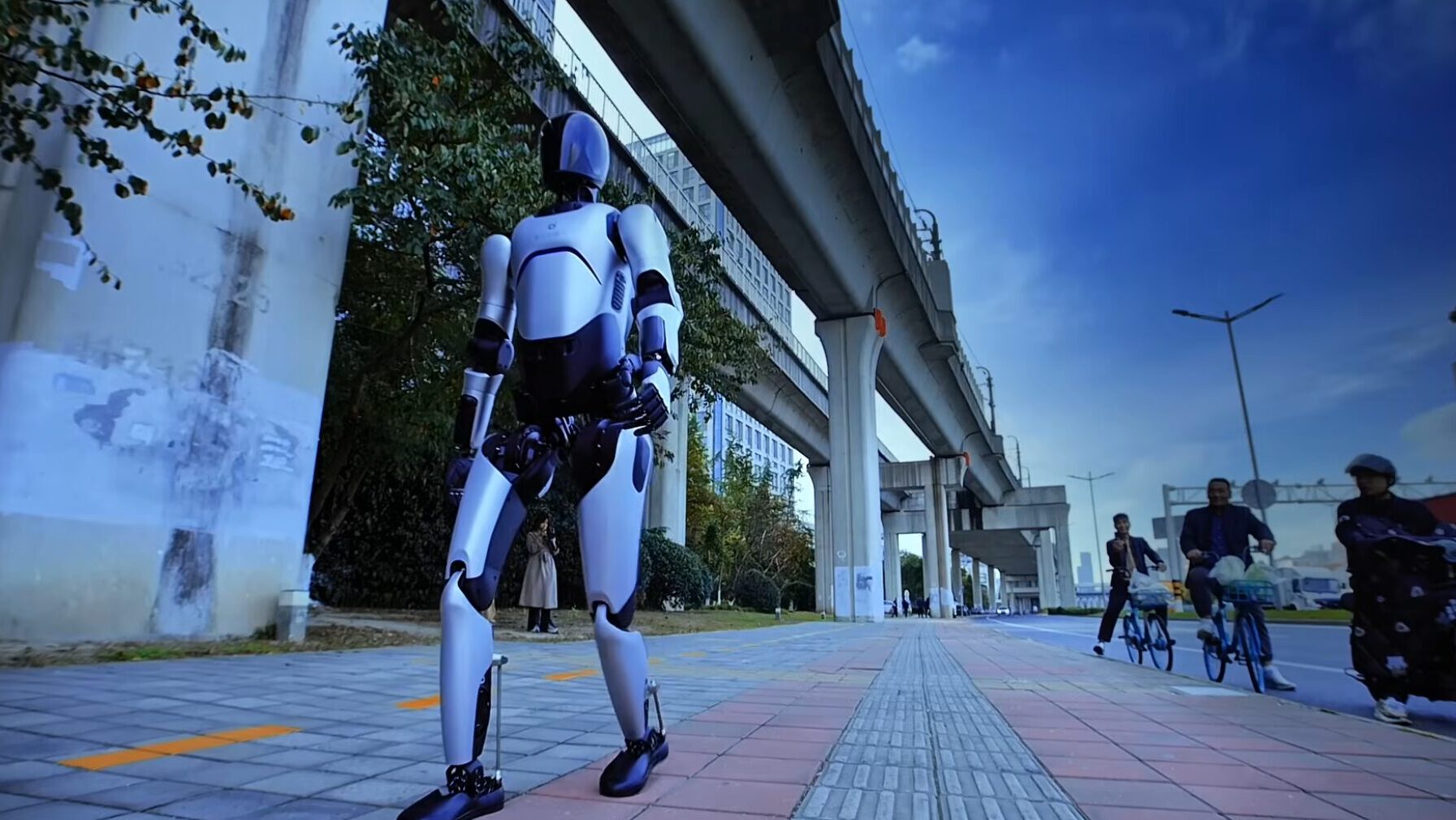 Le robot A2 d'AgiBot, en pleine promenade. // Source : AgiBot Le robot A2 d'AgiBot, en pleine promenade. // Source : AgiBot