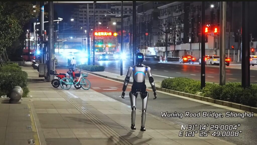 A2 a continué sa marche de nuit. // Source : AgiBot A2 a continué sa marche de nuit. // Source : AgiBot