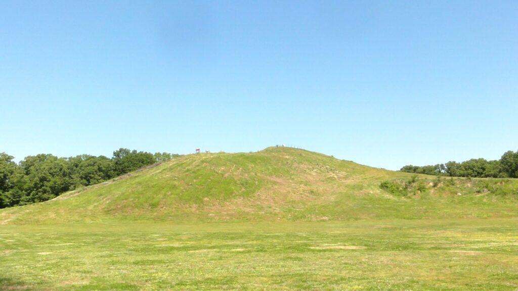 Mont A sur le site archéologique de Poverty Point en Louisiane // Source : Wikimédia