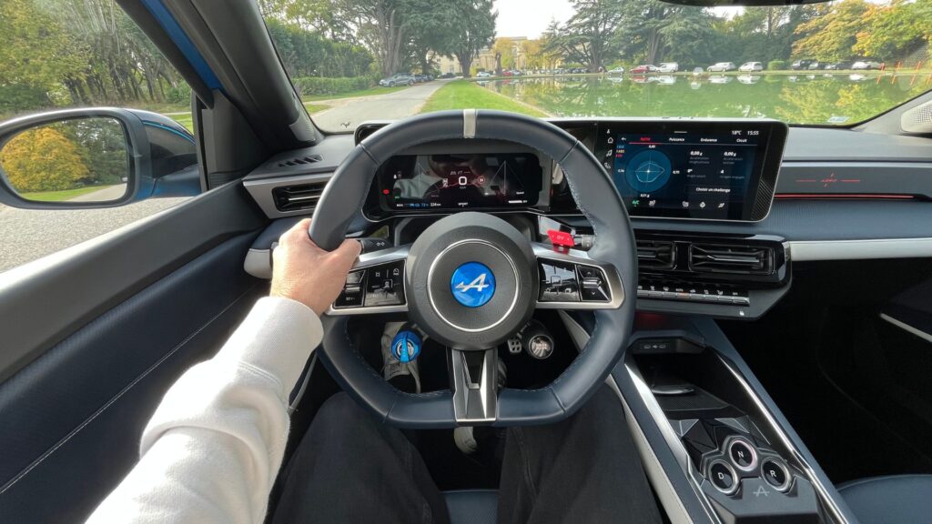 L'Alpine A290 à l'essai. // Source : Robin San Vicente pour Numerama L'Alpine A290 à l'essai. // Source : Robin San Vicente pour Numerama