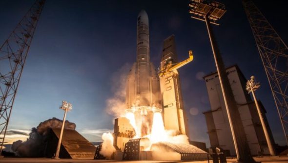 Décollage du lanceur Ariane 6 pour son vol VA265, le 4 novembre 2025 depuis le Centre Spatial Guyanais. // Source : CNES/ESA/Arianespace-ArianeGroup/Optique Vidéo CSG/P Piron, 2025