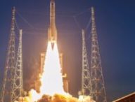 Décollage du lanceur Ariane 6 pour son vol VA265, le 4 novembre 2025 depuis le Centre Spatial Guyanais. // Source : CNES/ESA/Arianespace-ArianeGroup/Optique Vidéo CSG/P Piron, 2025 (photo recadrée)