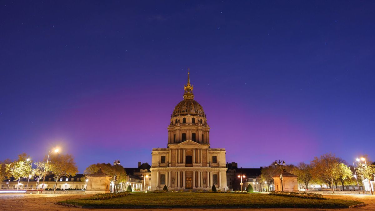 Aurores boréales vues au-dessus de Paris cette nuit. // Source : Yoël Taïeb Aurores boréales vues au-dessus de Paris cette nuit. // Source : Yoël Taïeb