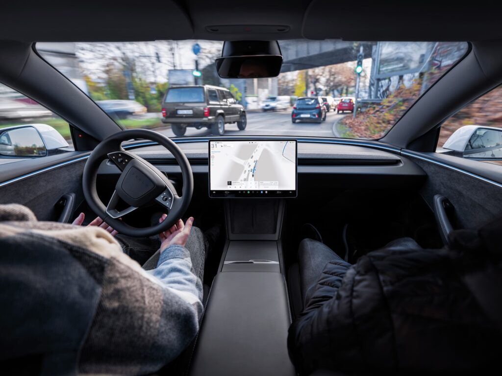J'ai testé la conduite autonome de Tesla (FSD) et j'ai été bluffé. // Source : Tesla