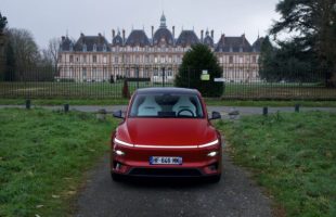 Le Tesla Model Y Performance (2025) à l'essai. // Source : Robin San Vicente pour Numerama Le Tesla Model Y Performance (2025) à l'essai. // Source : Robin San Vicente pour Numerama