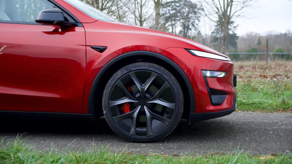Le Tesla Model Y Performance (2025) à l'essai. // Source : Robin San Vicente pour Numerama