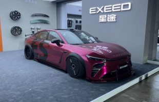 On a découvert Exeed, baptisée Exlantix en Europe, la marque premium du groupe Chery // Source : Robin San Vicente pour Numerama