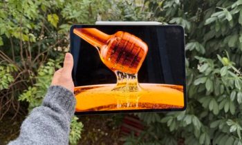 Même en extérieur, les pics de luminosité de l'iPad Pro, particulièrement avec des contenus HDR, sont fous. Le taux de contraste est exceptionnel grâce à l'OLED.