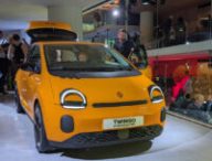 Renault Twingo jaune mango lors du reveal // Source : Raphaelle Baut pour Numerama