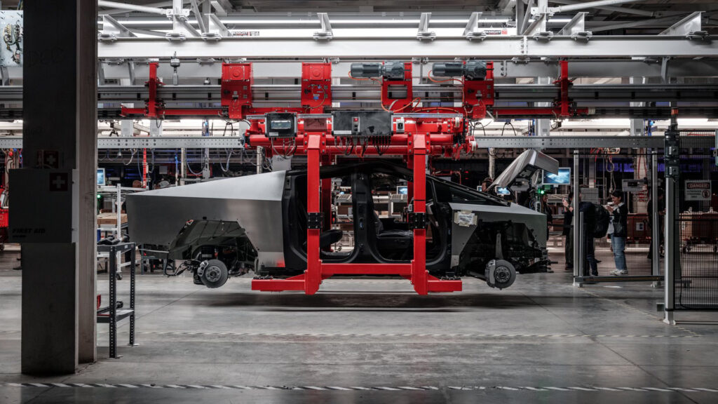 Production du Cybertruck à la gigafactory d'Austin // Source : Tesla