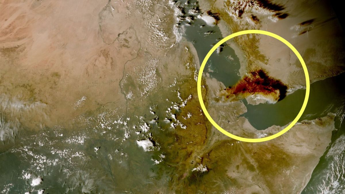 Éruption du volcan. // Source : Via X @ESA_EO (photo recadrée et annotée) Éruption du volcan. // Source : Via X @ESA_EO (photo recadrée et annotée)
