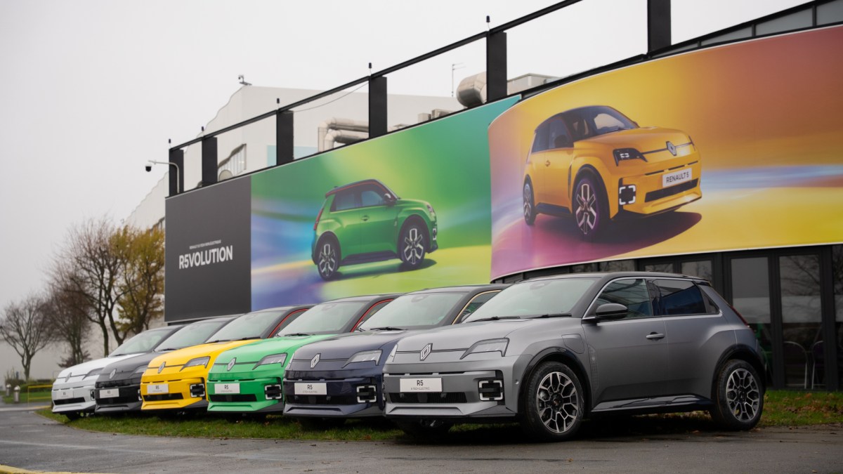 Renault 5 et son 100 000e exemplaire // Source : Renault Renault 5 et son 100 000e exemplaire // Source : Renault