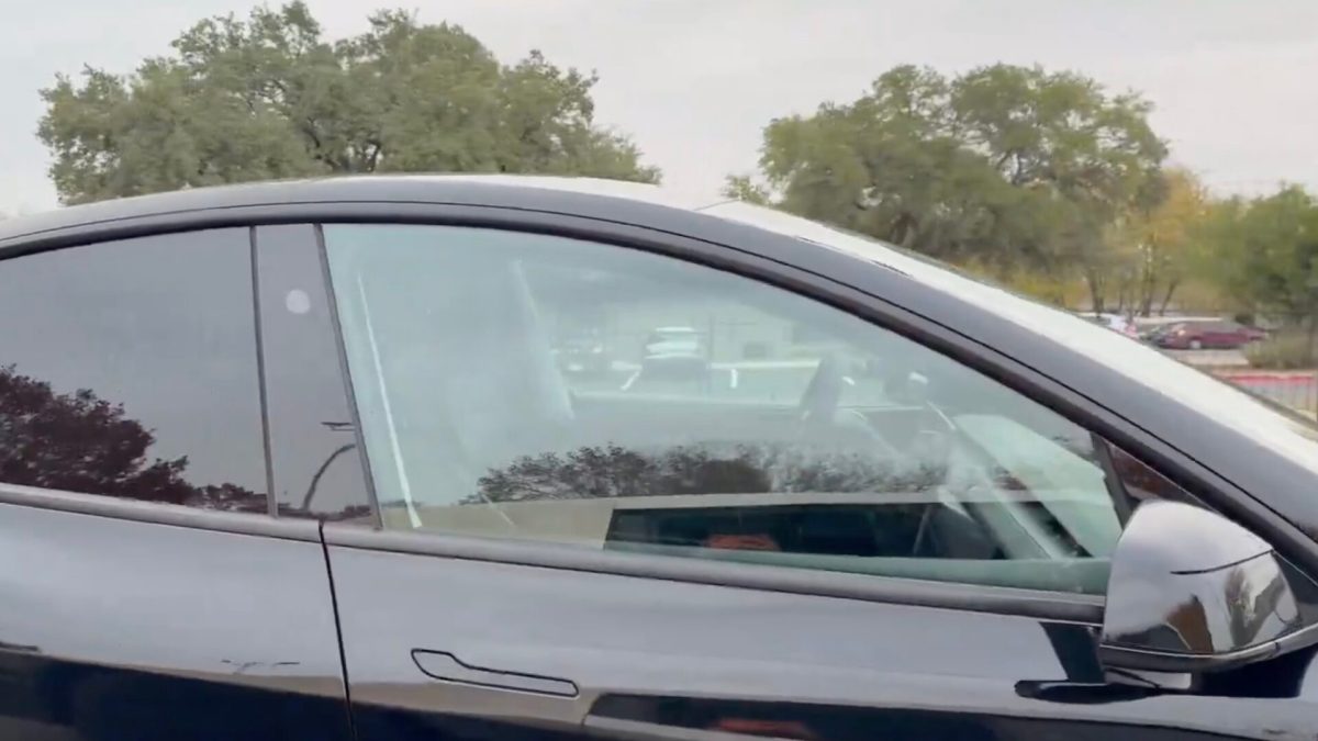 Un Model Y avec personne à bord // Source : X Un Model Y avec personne à bord // Source : X