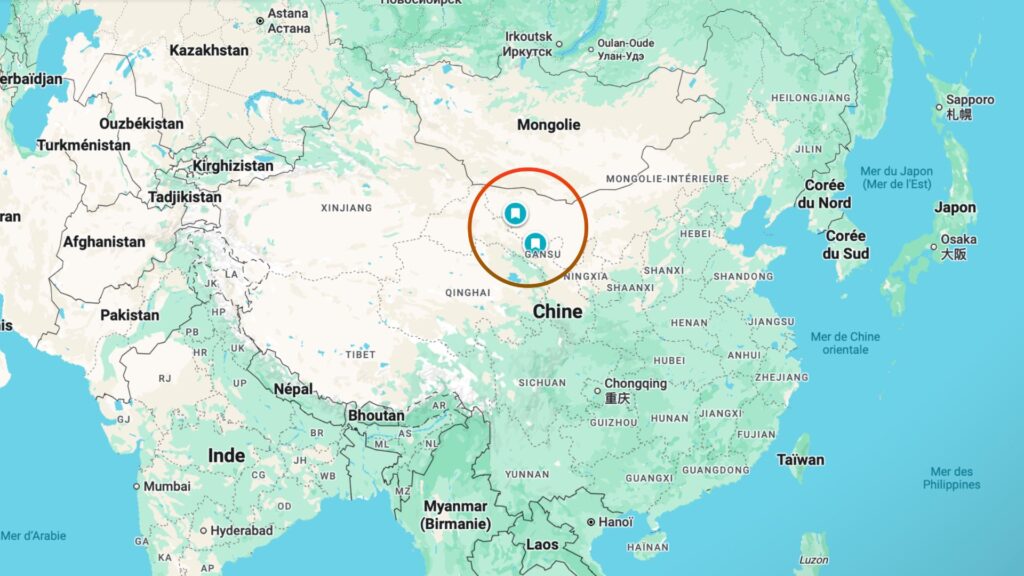 Carte indiquant l'emplacement de la base de lancement de Jiuquan (au nord dans le cercle), et la zone de récupération de la fusée (au sud dans le cercle). // Source : Capture d'écran Google Maps, annotations Numerama Carte indiquant l'emplacement de la base de lancement de Jiuquan (au nord dans le cercle), et la zone de récupération de la fusée (au sud dans le cercle). // Source : Capture d'écran Google Maps, annotations Numerama