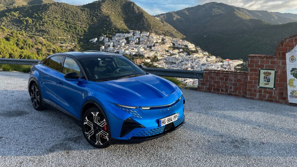 L'Alpine A390 à l'essai. // Source : Robin San Vicente pour Numerama L'Alpine A390 à l'essai. // Source : Robin San Vicente pour Numerama