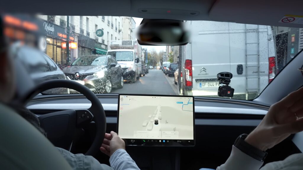 Dépasser une camionnette mal garée // Source : Numerama Dépasser une camionnette mal garée // Source : Numerama
