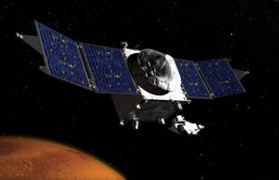 MAVEN, vue d'artiste. // Source : Nasa/GFSC (image recadrée)
