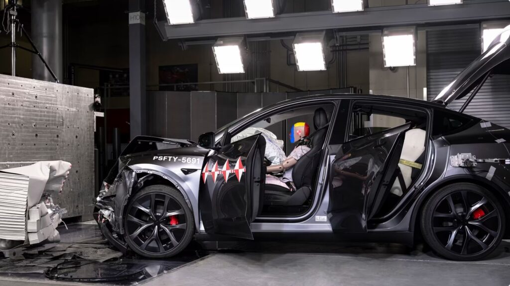 Crash-test du Tesla Model Y Performance. // Source : Tesla Crash-test du Tesla Model Y Performance. // Source : Tesla