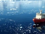 Le navire Nathaniel B. Palmer en Antarctique. // Source : NSF/Wikimedia Commons