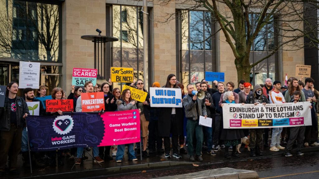 un rassemblemant devant les locaux de Rockstar Édimbourg. // Source : Ross Greer/Scottish Greens