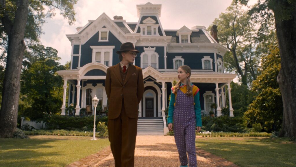 Henry Creel et Holly dans la saison 5 de Stranger Things // Source : Netflix Henry Creel et Holly dans la saison 5 de Stranger Things // Source : Netflix