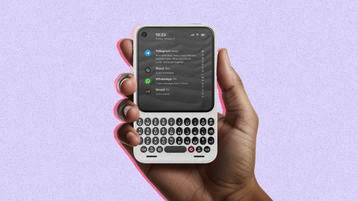 Clicks, une entreprise spécialisée dans les accessoires mobiles, a dévoilé début janvier 2026 son tout premier smartphone, baptisé « Clicks Communicator ». // Source : Clicks Clicks, une entreprise spécialisée dans les accessoires mobiles, a dévoilé début janvier 2026 son tout premier smartphone, baptisé « Clicks Communicator ». // Source : Clicks
