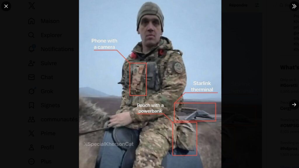 Selon l'utilisateur, l’idée serait de connecter le terminal à un smartphone porté dans une poche de poitrine par le cavalier. // Source : Special Kherson Cat ( @bayraktar_1love ) sur X Selon l'utilisateur, l’idée serait de connecter le terminal à un smartphone porté dans une poche de poitrine par le cavalier. // Source : Special Kherson Cat ( @bayraktar_1love ) sur X