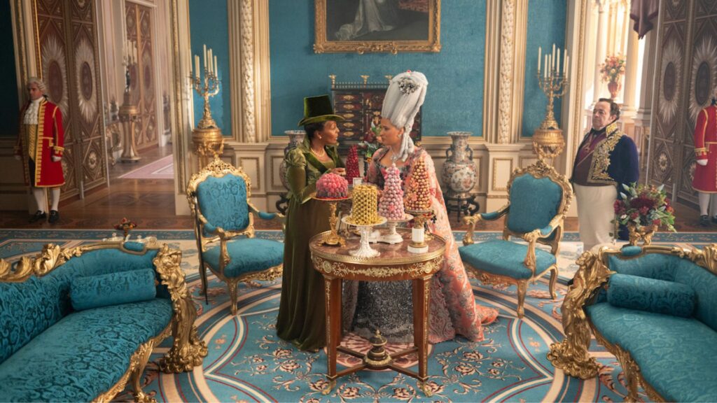 Lady Danbury et la Reine Charlotte. // Source : Netflix Tudum Lady Danbury et la Reine Charlotte. // Source : Netflix Tudum