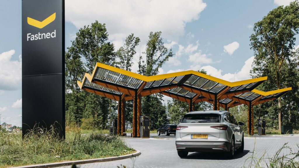 Station Fastned aux Pays-Bas // Source : Fastned Station Fastned aux Pays-Bas // Source : Fastned