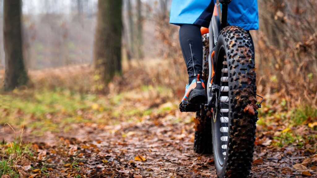 Les fatbikes, adaptés aux activités sportives, peuvent être dangereux en zones urbaines. // Source : Canva