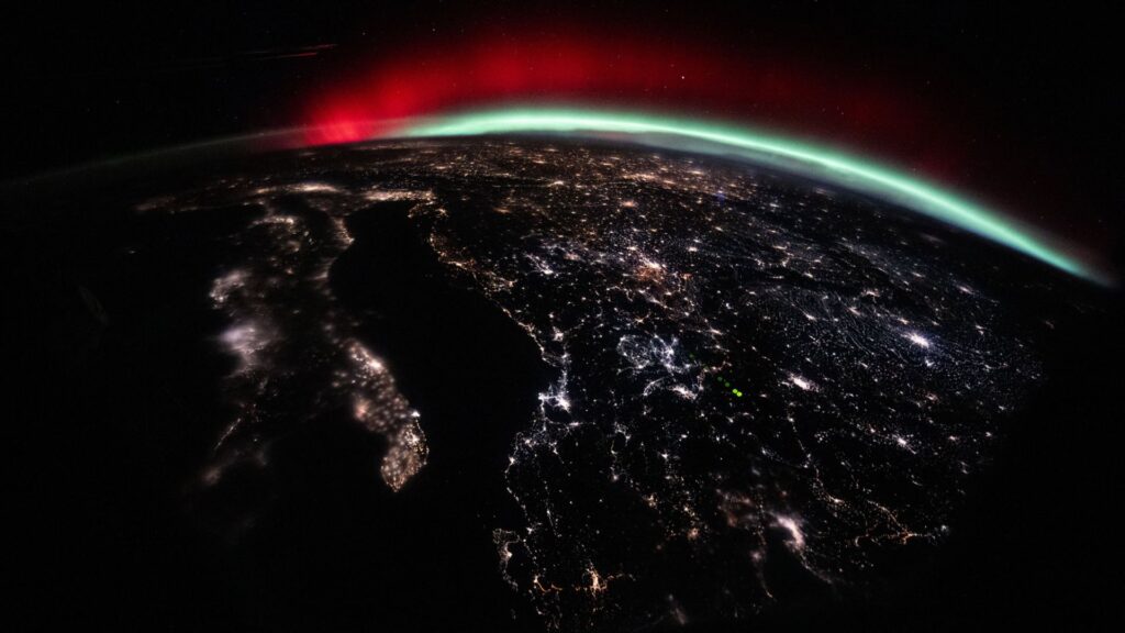 Les aurores boréales vues depuis l'espace. // Source : Via X @Space_Station (photo recadrée) Les aurores boréales vues depuis l'espace. // Source : Via X @Space_Station (photo recadrée)