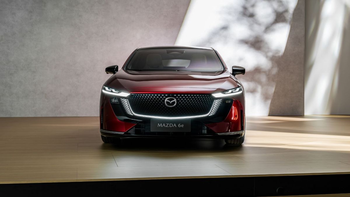 La Mazda 6e (2025). // Source : Mazda La Mazda 6e (2025). // Source : Mazda