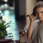 Mia McKenna-Bruce dans Les Sept Cadrans d'Agatha Christie // Source : Netflix Mia McKenna-Bruce dans Les Sept Cadrans d'Agatha Christie // Source : Netflix