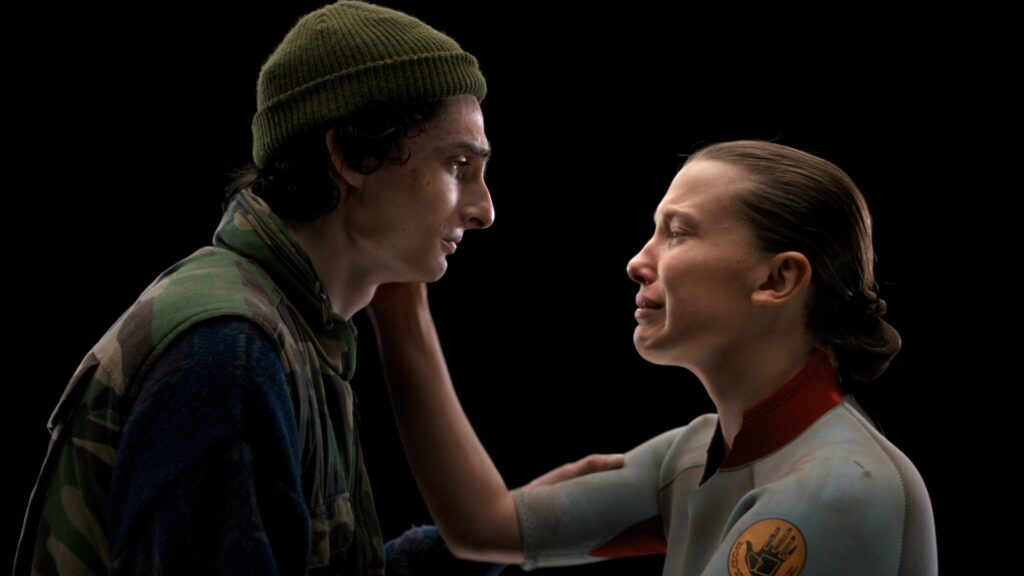 Mike et Eleven se disent adieu sur Purple Rain de Prince // Source : Netflix Mike et Eleven se disent adieu sur Purple Rain de Prince // Source : Netflix