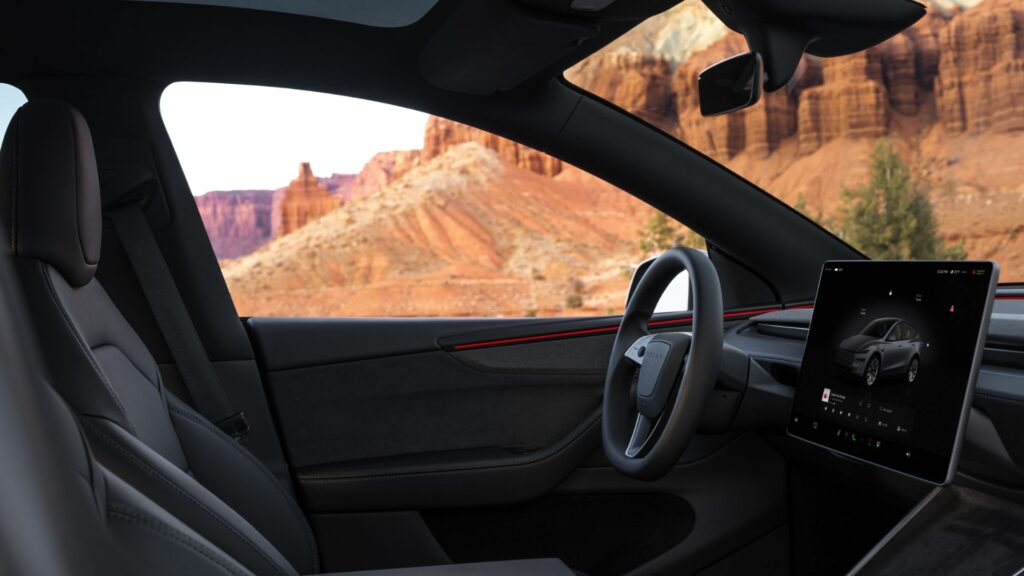 Le Tesla Model Y possède désormais un ciel de toit noir et un écran de 16 pouces en 2026.. // Source : Tesla Le Tesla Model Y possède désormais un ciel de toit noir et un écran de 16 pouces en 2026.. // Source : Tesla