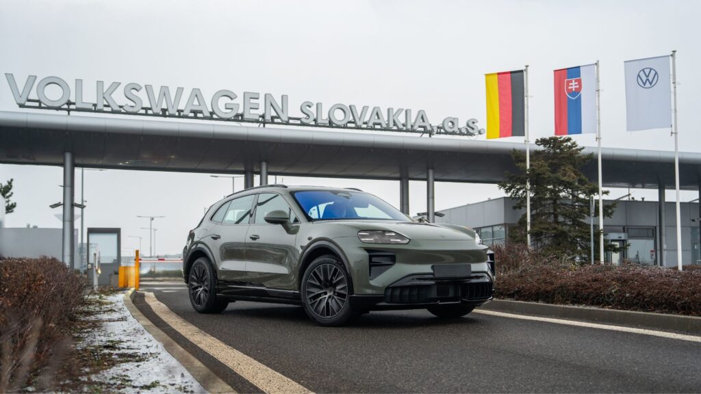 Numerama a visité l'usine Porsche où est fabriquée la batterie du nouveau Cayenne Electric // Source : Porsche Numerama a visité l'usine Porsche où est fabriquée la batterie du nouveau Cayenne Electric // Source : Porsche