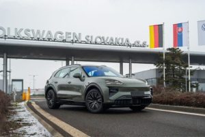 Numerama a visité l'usine Porsche où est fabriquée la batterie du nouveau Cayenne Electric // Source : Porsche Numerama a visité l'usine Porsche où est fabriquée la batterie du nouveau Cayenne Electric // Source : Porsche