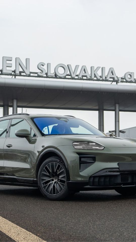 Numerama a visité l'usine Porsche où est fabriquée la batterie du nouveau Cayenne Electric // Source : Porsche Numerama a visité l'usine Porsche où est fabriquée la batterie du nouveau Cayenne Electric // Source : Porsche
