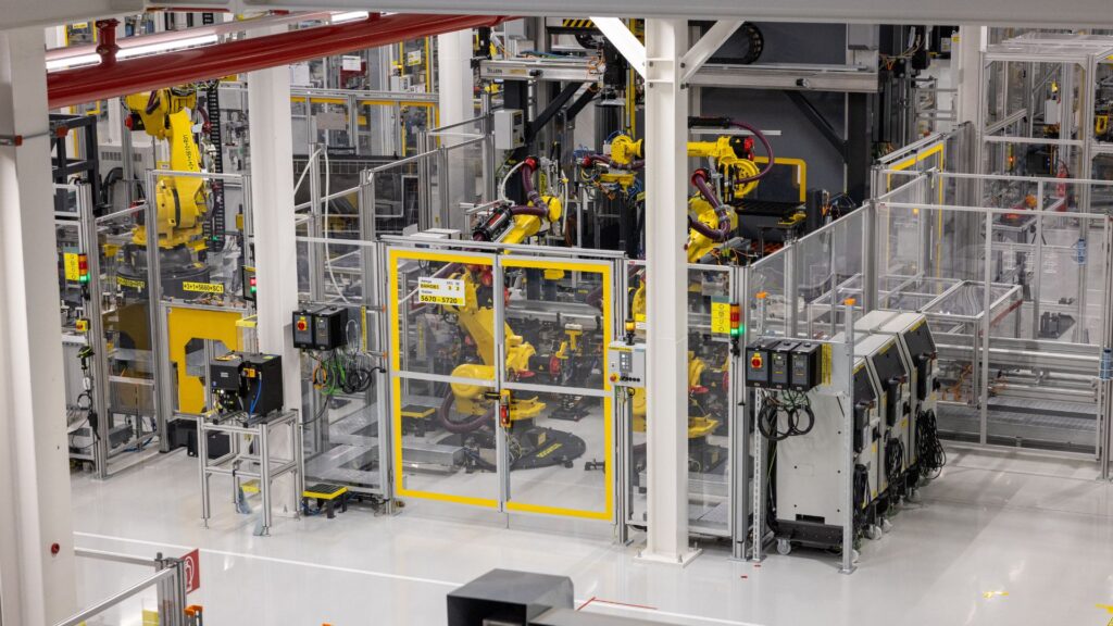 Numerama a visité l'usine Porsche où est fabriquée la batterie du nouveau Cayenne Electric // Source : Porsche