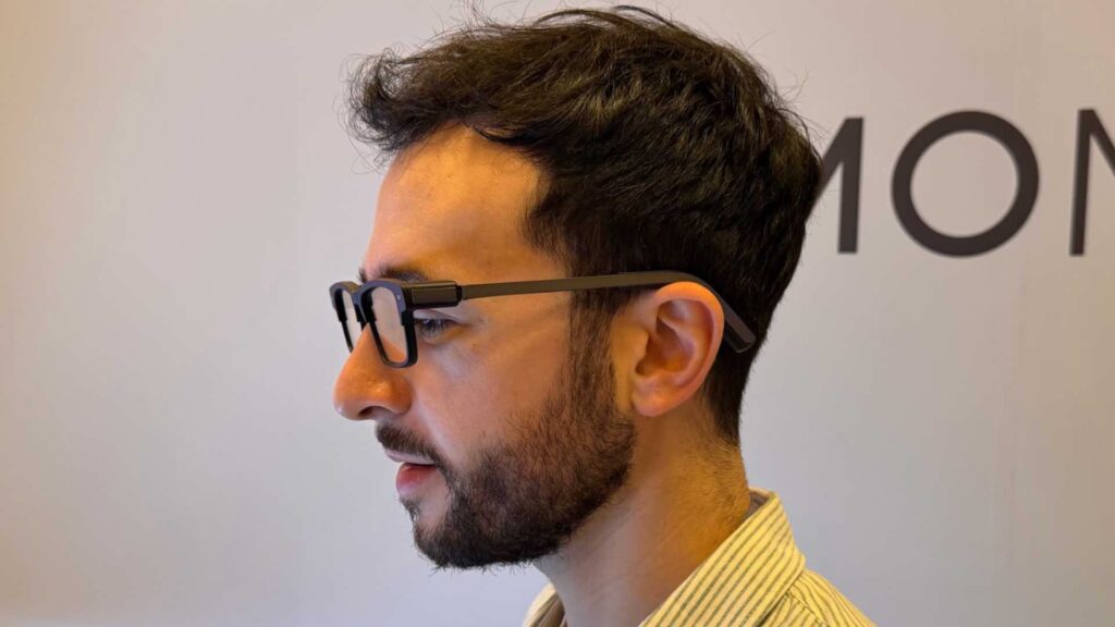Les branches sont extrêmement fines par rapport aux Meta Ray-Ban. // Source : Numerama