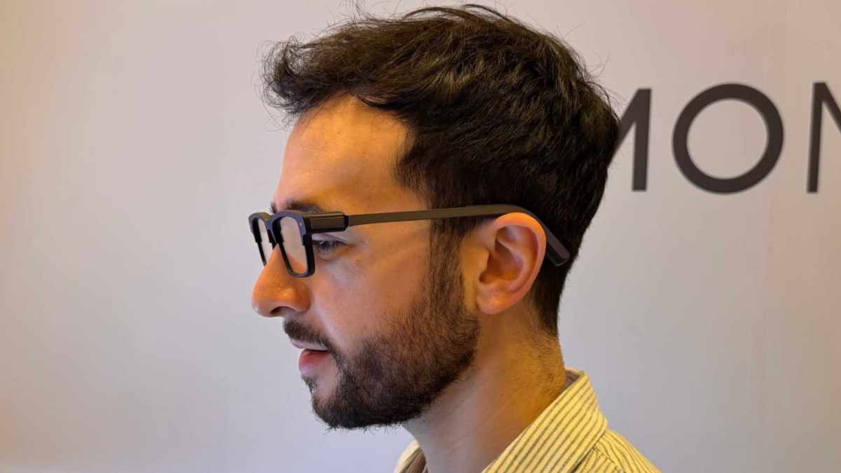 Les branches sont extrêmement fines par rapport aux Meta Ray-Ban. // Source : Numerama Les branches sont extrêmement fines par rapport aux Meta Ray-Ban. // Source : Numerama