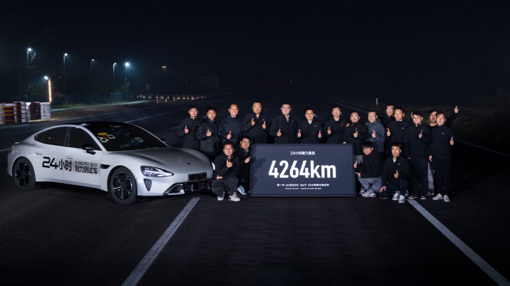 La nouvelle Xiaomi SU7 a roulé 4 264 km en 24 heures. // Source : Xiaomi via Weibo La nouvelle Xiaomi SU7 a roulé 4 264 km en 24 heures. // Source : Xiaomi via Weibo
